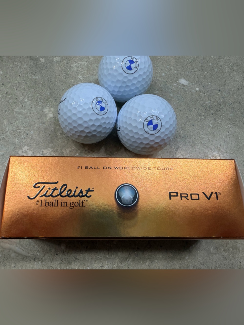 PACK OF 3 - Titleist PRO V1 #4 Golf Balls BRAND NEW!! BMW Logo Balls - Picture 2 of 3
